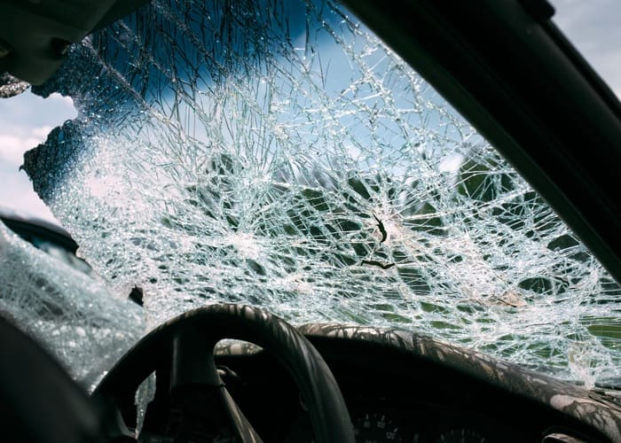 Bris de glace voiure accidentée